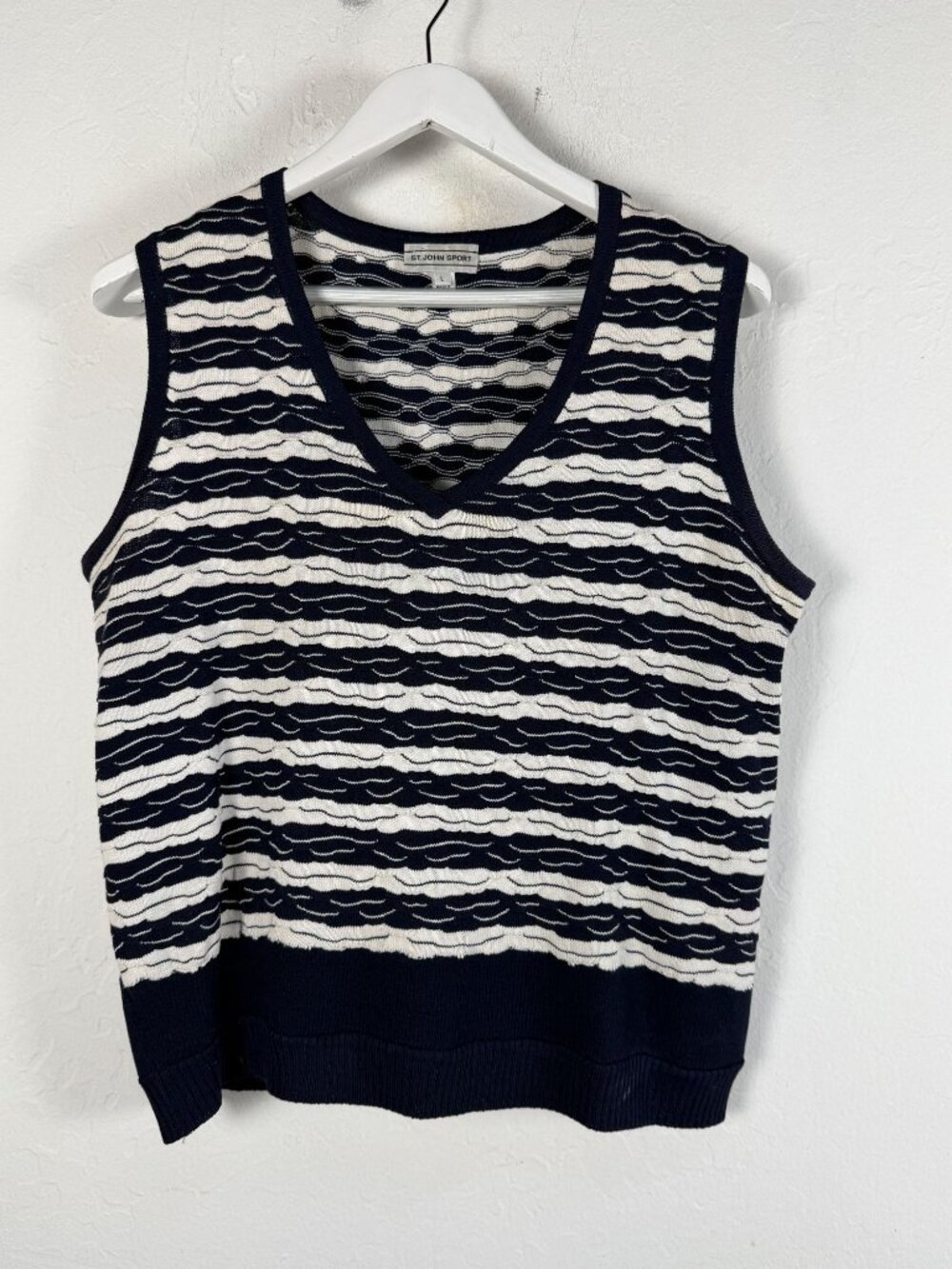 St. John Sport Women’s Navy & White Wavy Stripe Knit Sweater Vest V-Neck Large